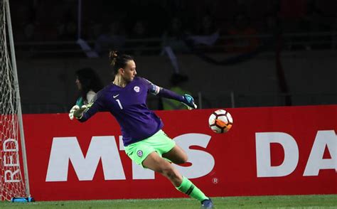 Christiane Endler Fue Elegida Como La Mejor Portera De La Liga Francesa