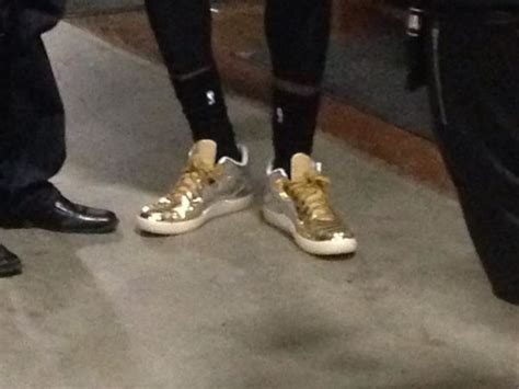 NBA Finals: LeBron James has gold shoes that are amazing (Photo)