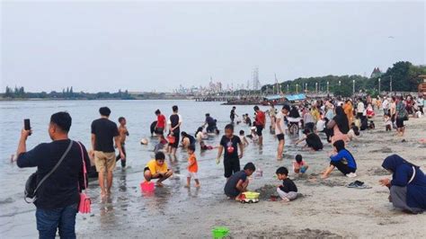 Jelang Sore Pengunjung Kawasan Wisata Ancol Capai 59 000 Orang