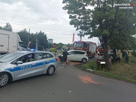 Groźny wypadek w Jastrzębiu Dwa auta zderzyły się na skrzyżowaniu ul