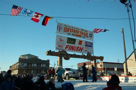 File:Iditarod finish line.jpg - Wikimedia Commons