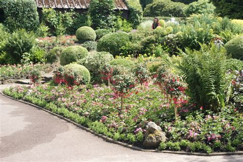 Coombe Wood Gardens Croydon © Peter Trimming Geograph Britain And