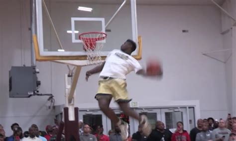 High School Basketball Sensation Zion Williamson Continues To A Dunking ...