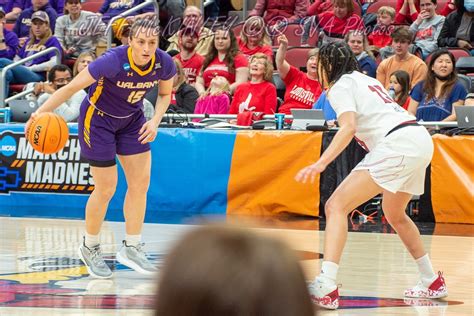 Cruising With The Cards Round One Ncaa Womens Championship Louisville Kentucky Kfc Yum