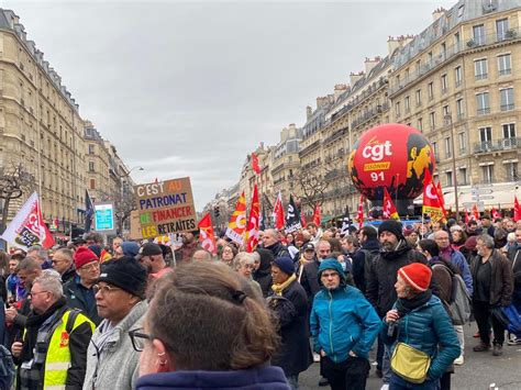 Mais de 1 milhão de franceses vão às ruas contra reforma de Macron