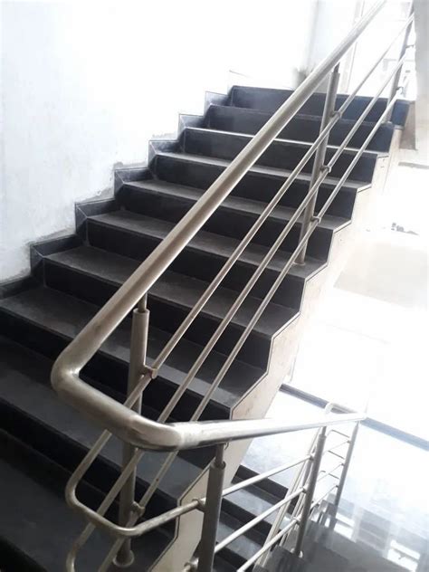 Silver Round Stainless Steel Railings Mounting Type Floor At Rs