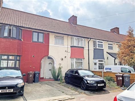 4 Bed Terraced House For Sale In Dunkeld Road Becontree Dagenham Rm8