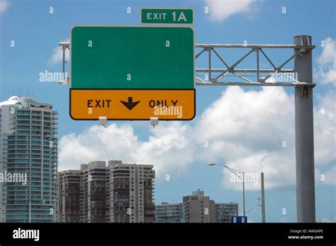 Exit sign highway hi-res stock photography and images - Alamy