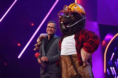 The Masked Singer Sieger Mit Flammendem Iran Appell Bunte De