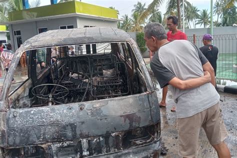 Minibus Di Cianjur Hangus Terbakar Saat Isi BBM Di SPBU