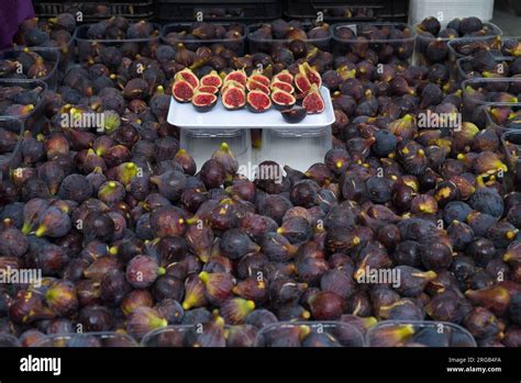 Frutas En Puesto De Mercado Hi Res Stock Photography And Images Alamy