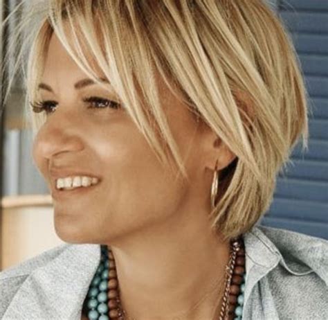 Pin By Carme Alvarez On Corto Short Hair Haircuts Silver Blonde Hair