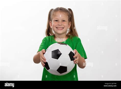 Petite Fille Avec Ballon De Foot Banque De Photographies Et Dimages à