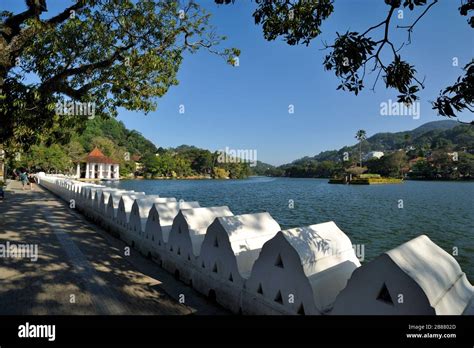 Kandy lake hi-res stock photography and images - Alamy