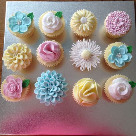 Fondant Flower Cupcakes Flower Cupcakes Fondant Flower Cupcakes Mini Cupcakes