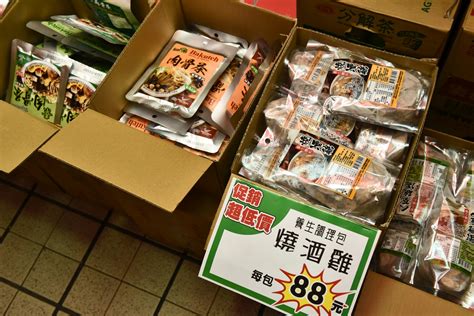 台中東勢 多利寶寢具歲末出清2折床包249元、進口零食特賣會全面10元起！ 尼豪的美食旅行手札