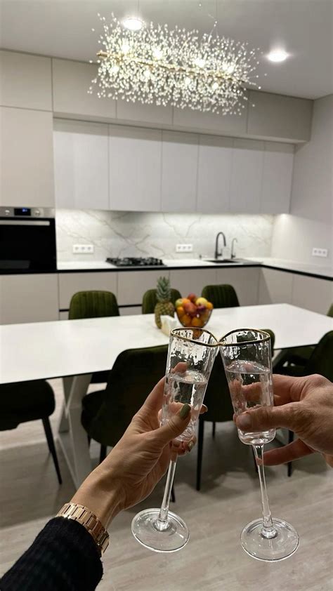 Кухня в светлых тонах