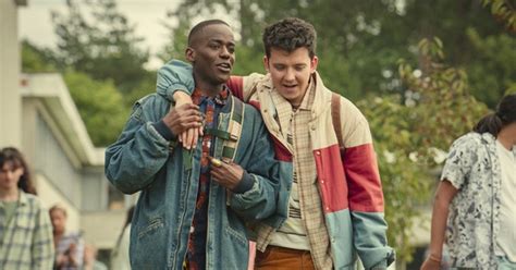 Xem phim Sex Education tôi mới hiểu vì sao đứa cháu từng hét lên giữa bữa cơm Con ước gì