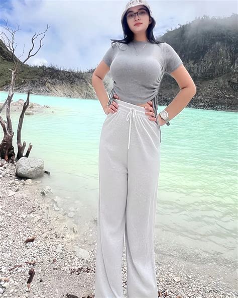 Sandra Queen (@sandraqueen_official) • Instagram photos and videos