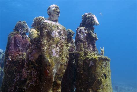 Musa El Museo Del Arte Submarino En Isla Mujeres Cerca De Cancun Foto