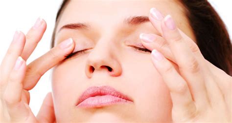 7 Effective Home Remedies For Dry Eyelids | Find Home Remedy & Supplements