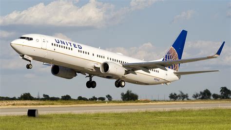 Could United Airlines de-hub Denver? - Chicago Business Journal