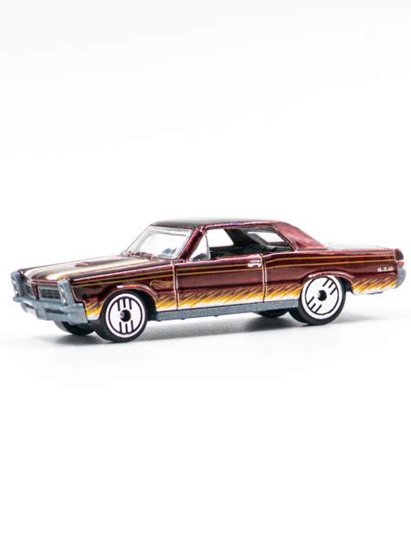 Машинка Hot Wheels Ultra Hots Pontiac GTO Ultra Машинки Хот Вилс HDG в ЗАЩИТНОМ КЕЙСЕ
