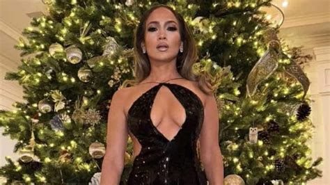 Jennifer Lopez Mostra Il Suo Albero Di Natale Addobbi Gold E Una