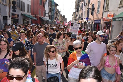 Parma Pride Tanti Parmigiani In Corteo Foto