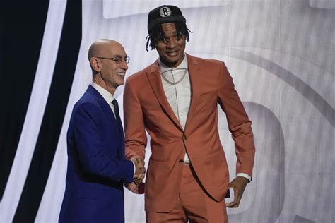 El Vistoso Traje De Noah Clowney En La Ceremonia Del Draft NBA De 2023