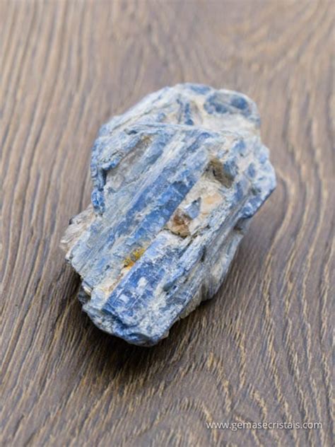 Cianite Azul Propriedades E Significado Gemas E Cristais