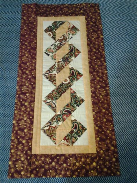 Twisted Pole Table Runner Free Quilt Pattern Artofit