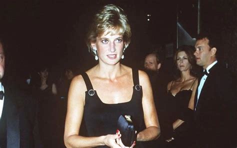 Vestido De Casamento Da Princesa Diana Ganha Exposi O Aberta Ao