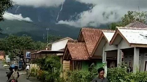 Viral Fenomena Air Terjun Di Puncak Gunung Galunggung Yang Menghebohkan