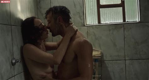 Naked Clarissa Kiste In A Mesma Parte De Um Homem