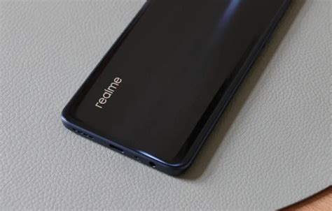 Realme готовит к выходу бюджетный смартфон V30