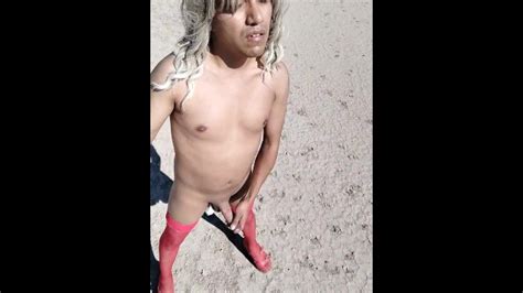 Travesti Puta Camina Con Pantimedias Plug Anal Y Tacones Muy Deliciosa