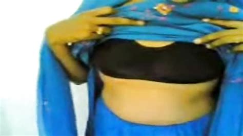 Beautiful Amateur Shows Tits Porn