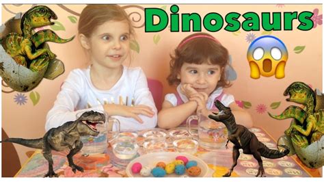 Яйца динозавров, растущие в воде. Dinosaurs toy eggs growing in water ...