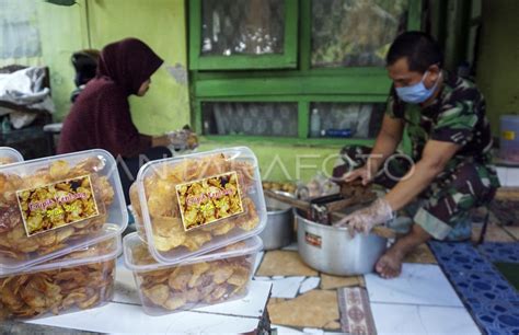 INDUSTRI RUMAHAN OLAHAN KERIPIK KENTANG ANTARA Foto