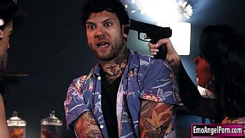 Chico Se Folla A Mujeres Tetonas Y Tatuadas De Tiki Bar XVIDEOS