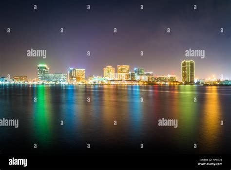 Norfolk virginia skyline hi-res stock photography and images - Alamy