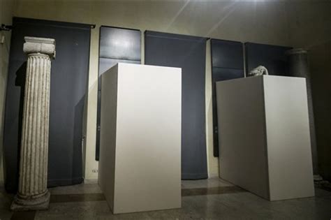 Italy Covers Up Roman Nude Statues Ahead Of Iranian President S Visit Italy Holes Up Ancient