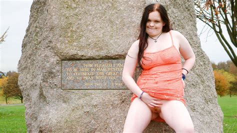 Walking Around Naked In The Park British Flashing Porn By UK Flashers