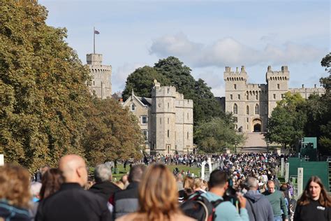 FACTBOX-Windsor Castle, Queen home & now final resting place