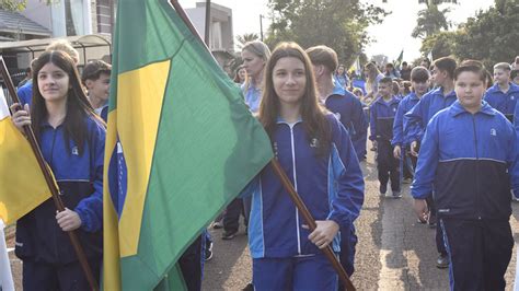 desfile civico colegio franciscano  sra de fatima