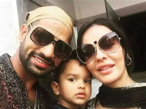 Shikhar Dhawan फेसबुकवर मैत्री नंतर प्रेम आता इन्स्टाग्रामवर झाली