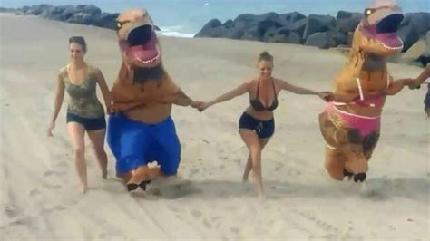 Hot Sexy Dinosaur Vlogs Bikini Pics