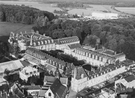 Cronobook Château de Villers Cotterêts Vue aérienne 1960 s