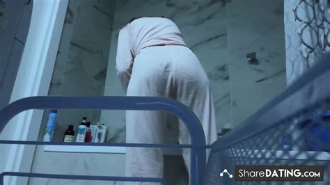 Teen Babe Secretly Masturbates On Webcam In Bathroom